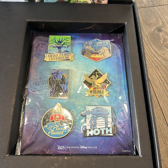 D23 Fantastic World Complete Box Set Celebrating 65 Years of Disneyland - Picture 4 of 6